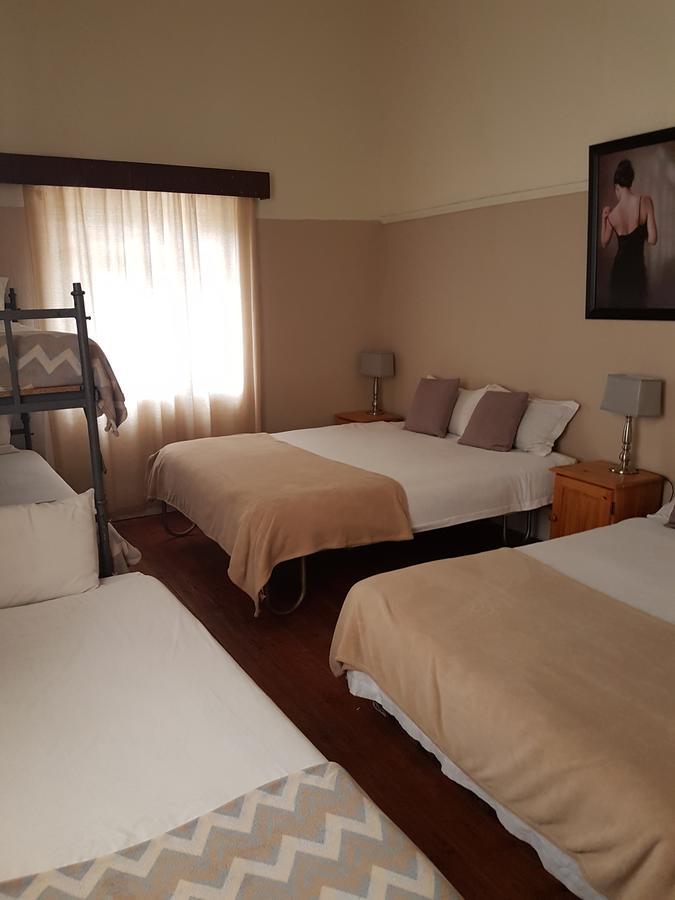 Oasis Shanti Backpackers Oudtshoorn Buitenkant foto