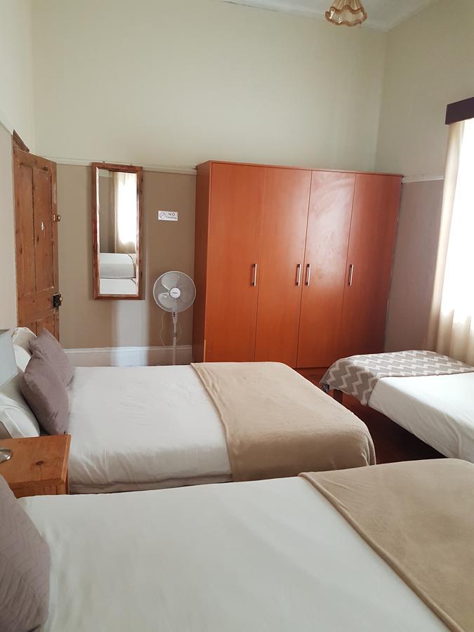 Oasis Shanti Backpackers Oudtshoorn Buitenkant foto