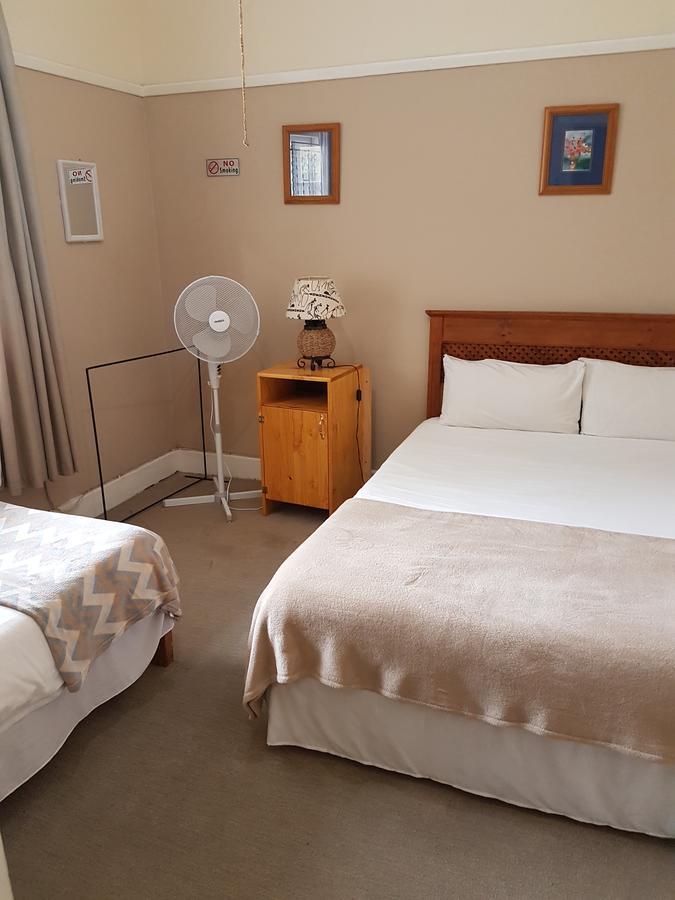 Oasis Shanti Backpackers Oudtshoorn Buitenkant foto
