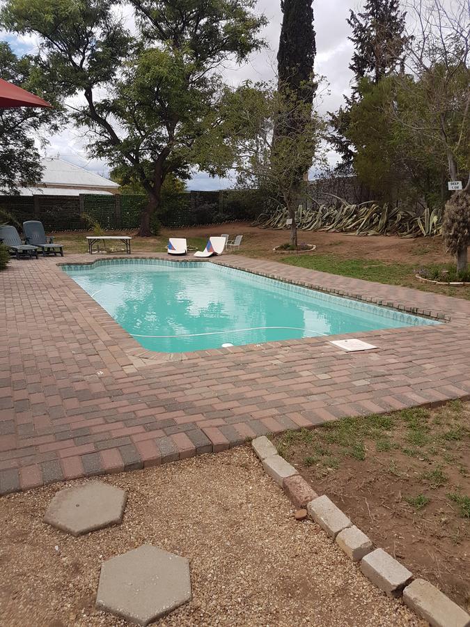 Oasis Shanti Backpackers Oudtshoorn Buitenkant foto
