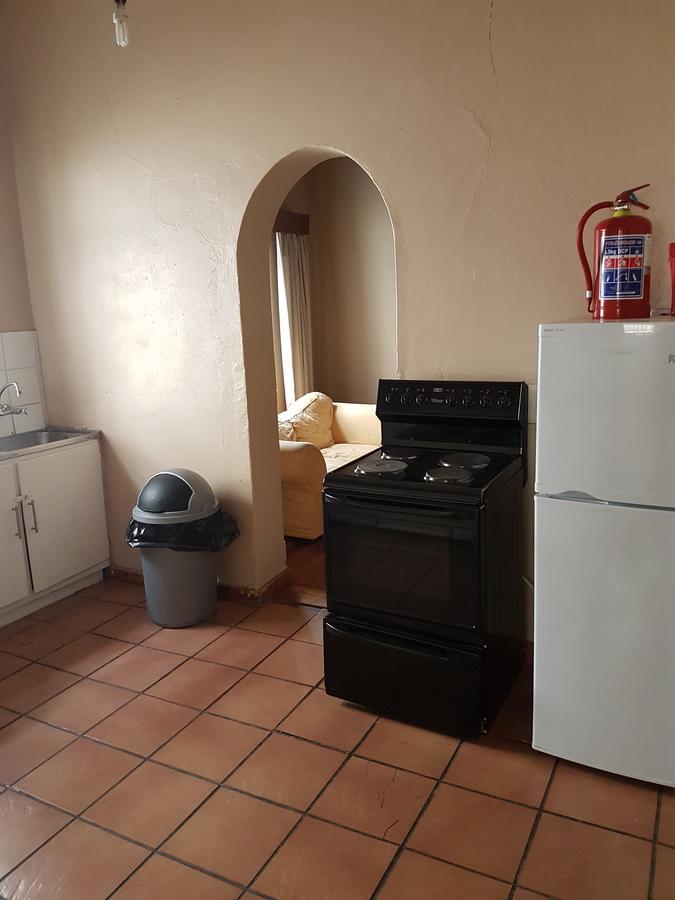 Oasis Shanti Backpackers Oudtshoorn Buitenkant foto