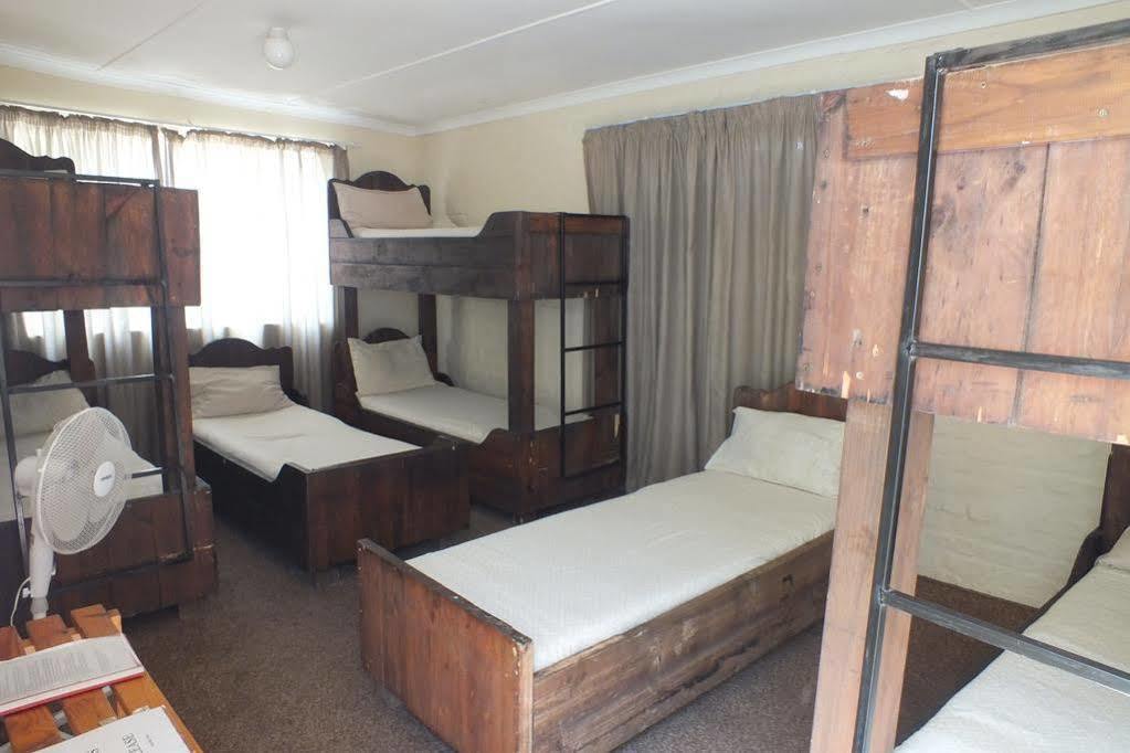 Oasis Shanti Backpackers Oudtshoorn Buitenkant foto