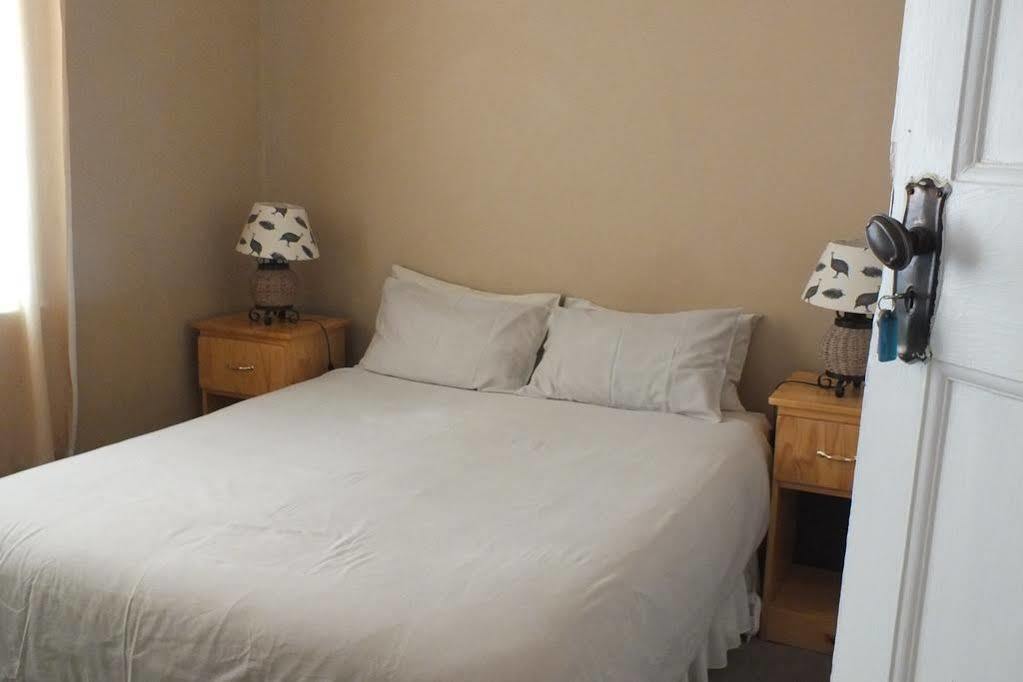 Oasis Shanti Backpackers Oudtshoorn Buitenkant foto