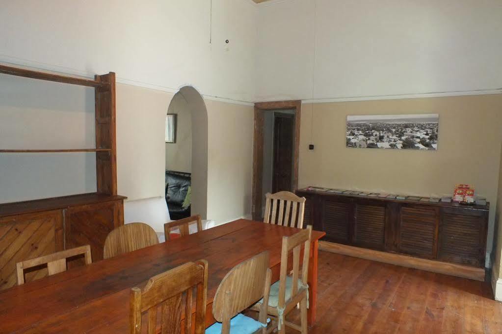 Oasis Shanti Backpackers Oudtshoorn Buitenkant foto