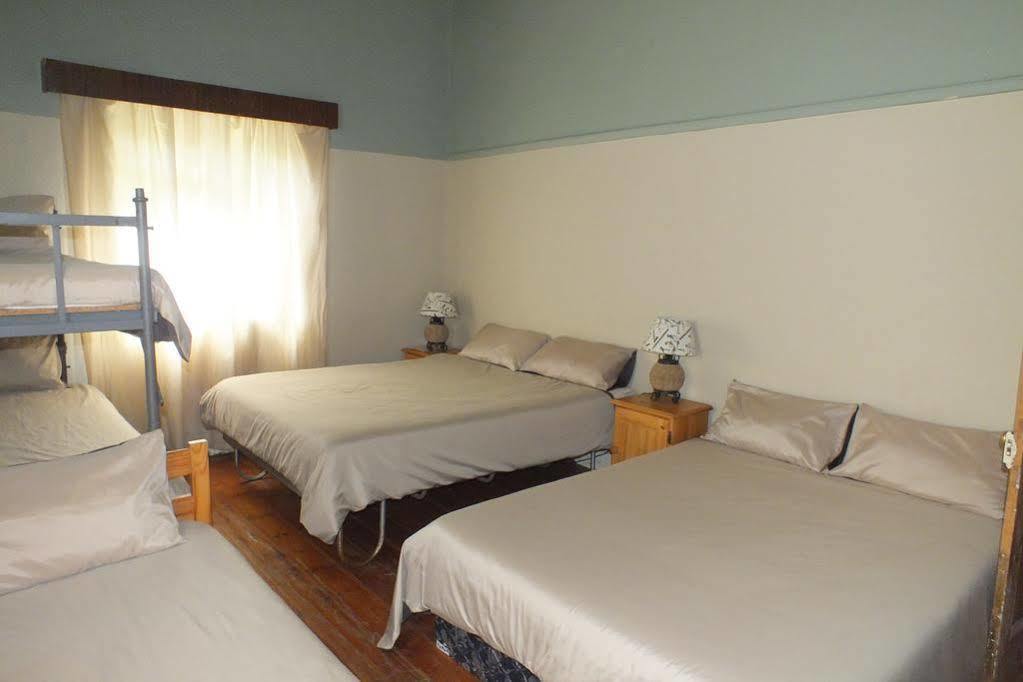 Oasis Shanti Backpackers Oudtshoorn Buitenkant foto